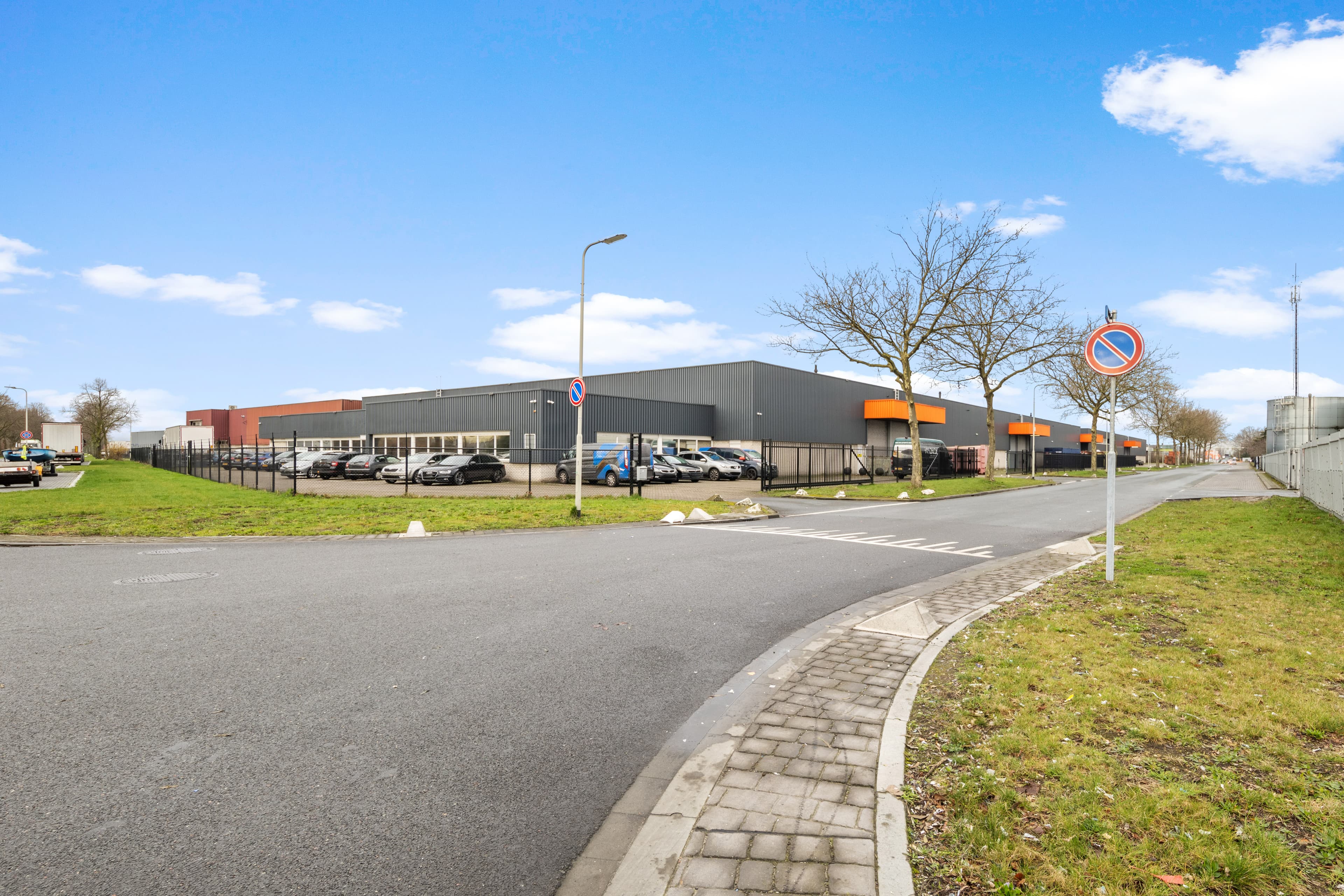 The warehouse and office space in the industrial site of ‘Borchwerf’ in Roosendaal